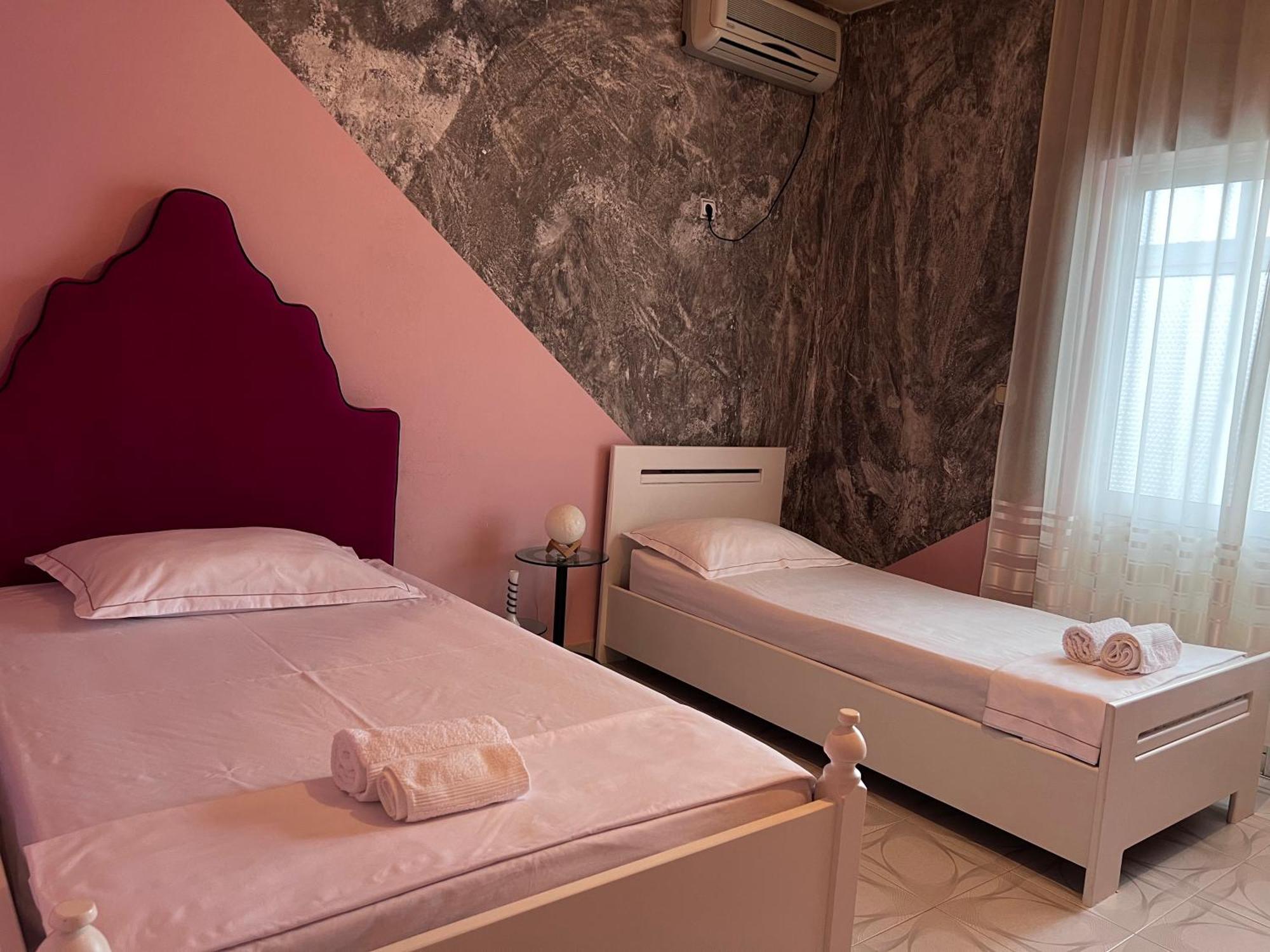Berat Private Room In Haxhialiu Villa エクステリア 写真