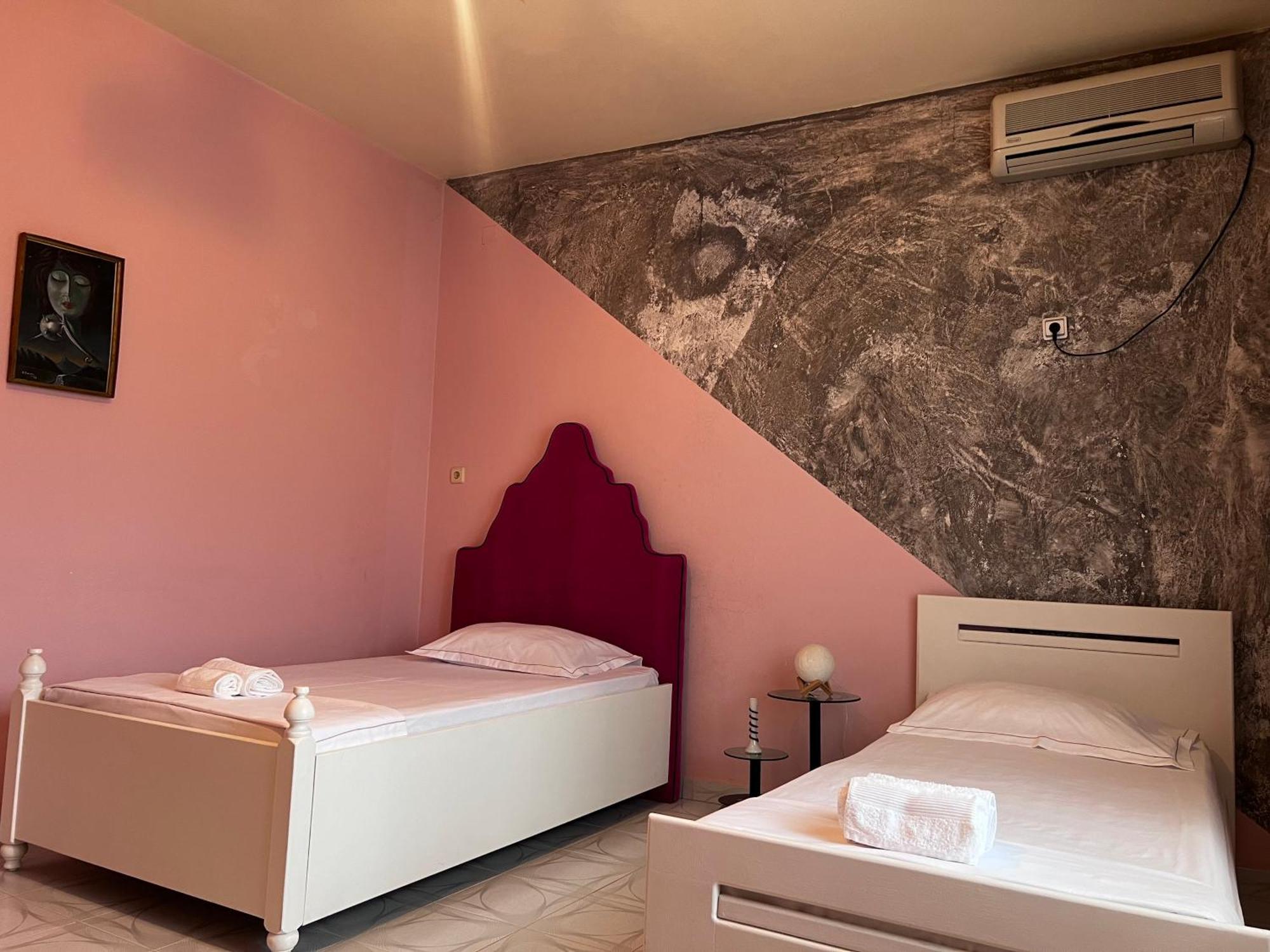 Berat Private Room In Haxhialiu Villa エクステリア 写真